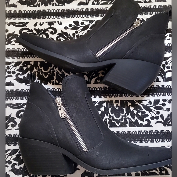 GBG Los Angeles Shoes - GBG Black Ankle Booties Sz 8M